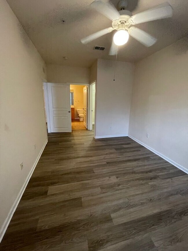 Building Photo - Gardens of Bridgehampton - 1 bed - 1 bath ...