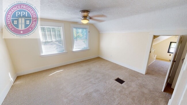 Building Photo - Lake Oswego First Addition - Craftsman Style, Across From George Roger's Park