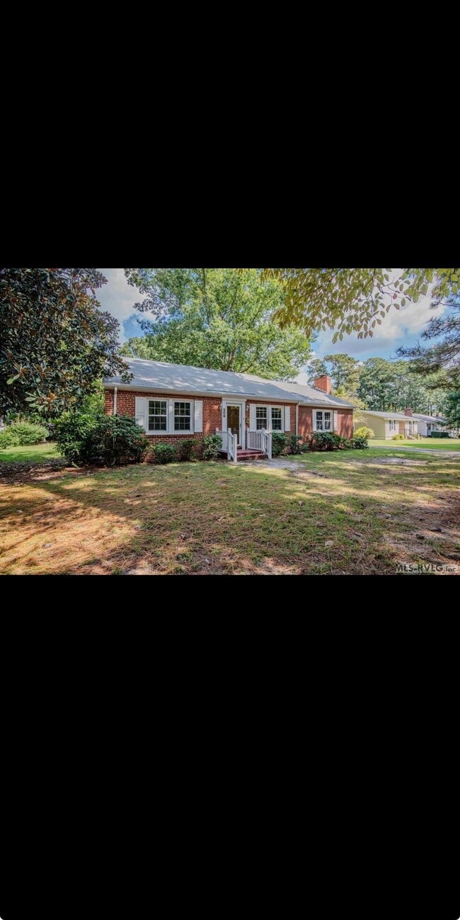 Building Photo - 209 Long Cir