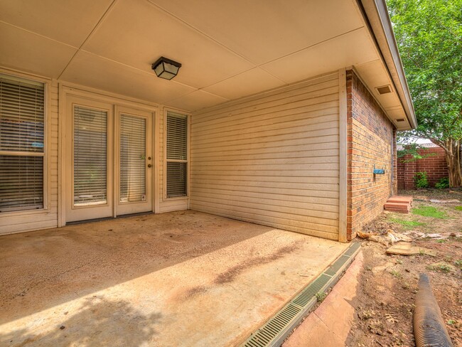 Building Photo - Gated Community + Large Duplex in NW OKC f...