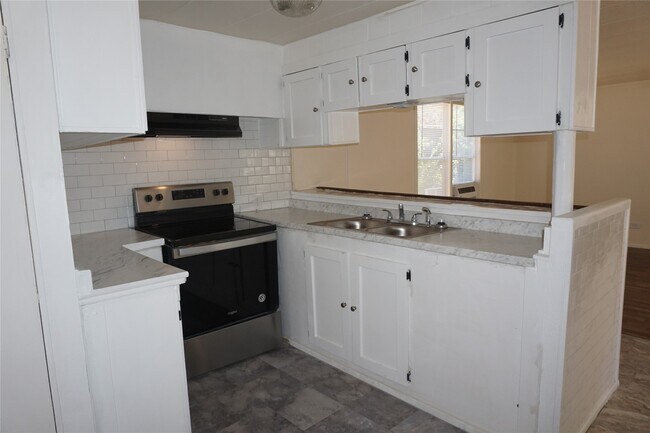 Building Photo - 10970 Maywood St