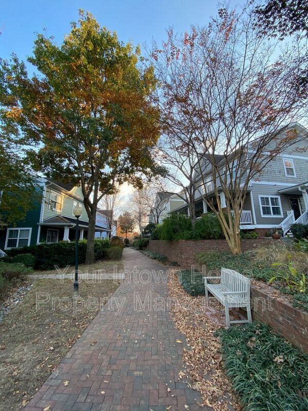 Building Photo - 239 Carlyle Park Dr