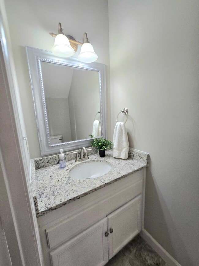 Building Photo - 4876 Rolling Hill Rd