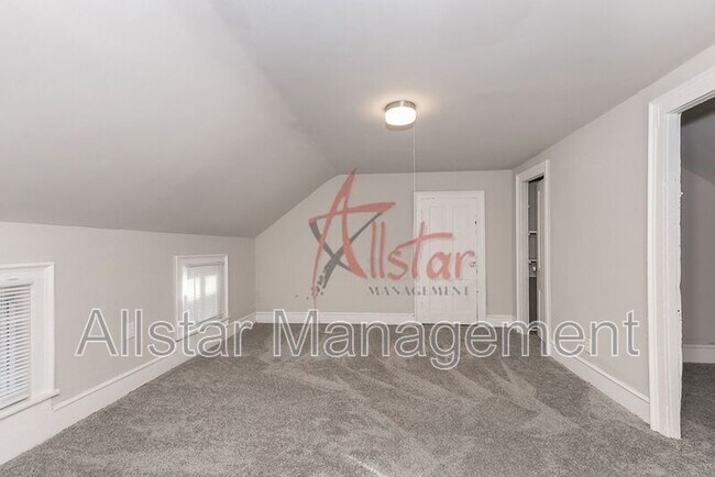 Building Photo - 3235 Erin Ave