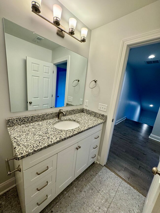 Building Photo - Like New Duplex for Rent