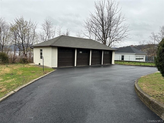 Building Photo - 320 Simpson Pl