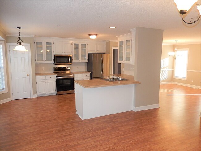 Building Photo - 1215 Delham Rd