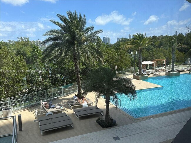 Building Photo - 16385 Biscayne Blvd