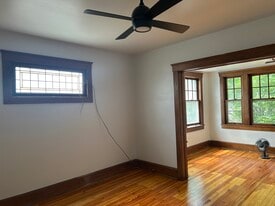 Building Photo - 92 E Vaughn St