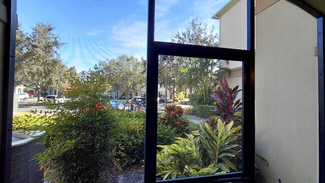 Building Photo - 3 Bedroom, 2 Bath Condo in Lakeside at Lakes of Windermere