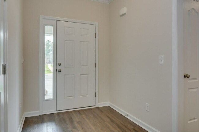 Building Photo - 330 Norwich Dr