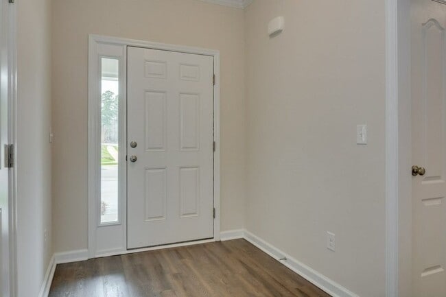 Building Photo - 408 Amesbury Dr