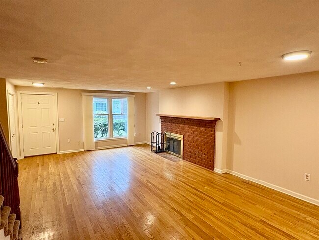 Building Photo - 224 Park St