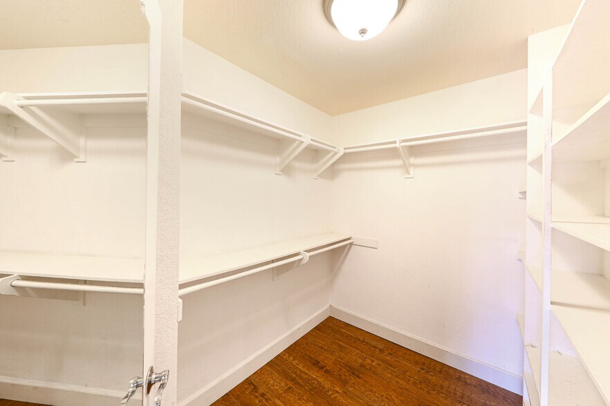 Master Bedroom Walk-In Closet - 25601 Indian Hill Ln