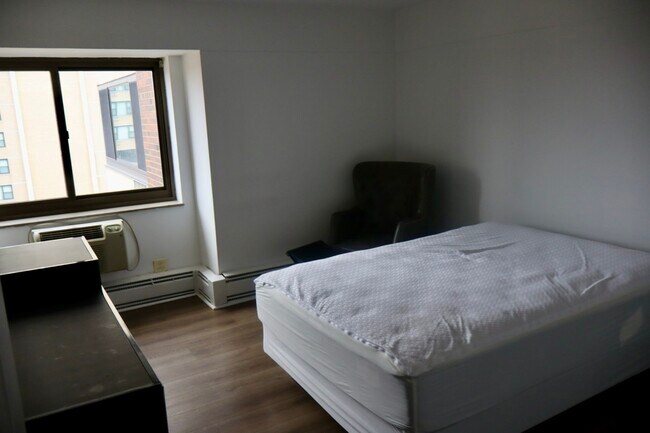 Building Photo - 7337 S South Shore Dr