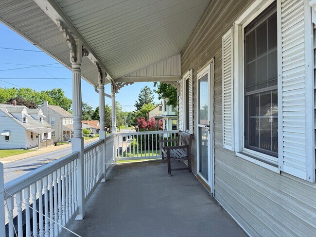 Building Photo - 147 Manheim St