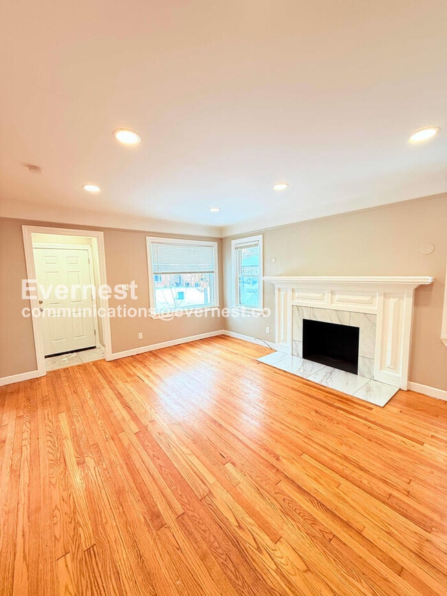 Building Photo - 15472 Lauder St