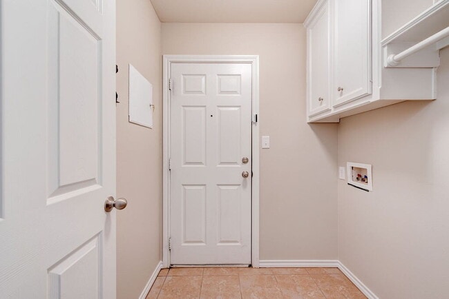 Building Photo - Spacious 4-Bedroom Gem in North Lubbock