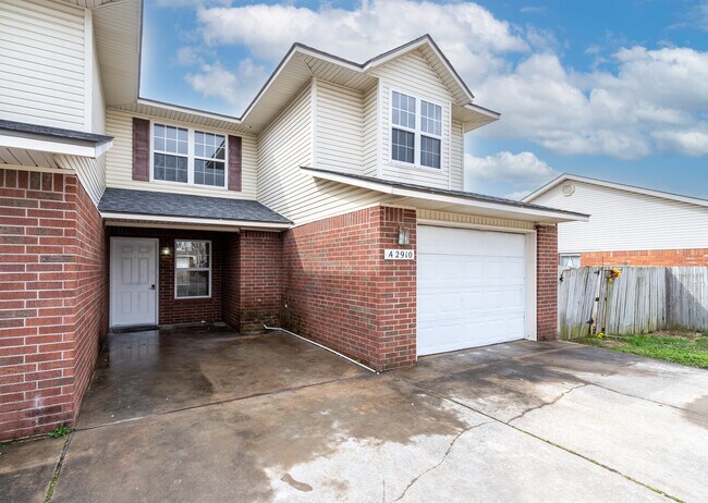 Building Photo - 2910 Dawn Ct
