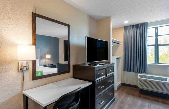 Building Photo - Furnished Studio-Miami - Airport - Doral -...