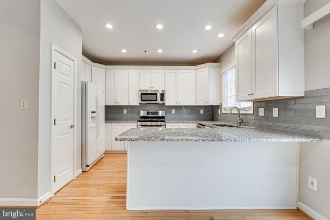 Building Photo - 8872 Ashgrove House Ln