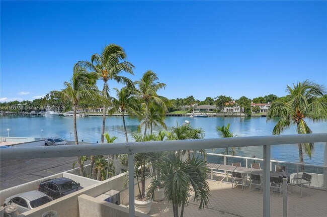 Building Photo - 5880 Collins Ave