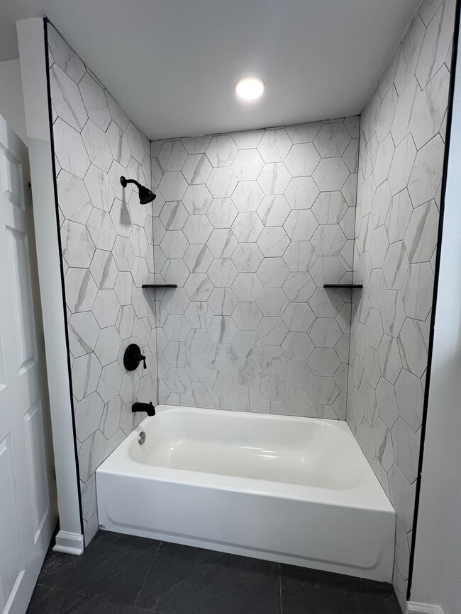 Building Photo - 912 Pennell St