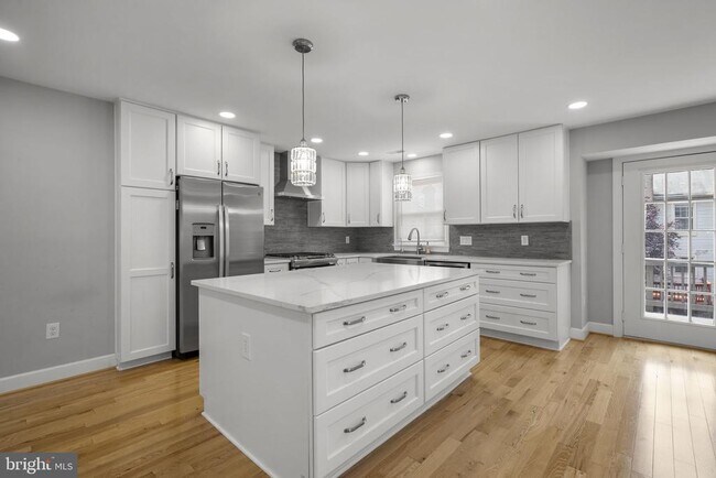 Building Photo - 10 Loganwood Ct