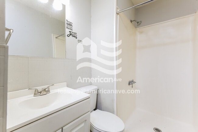 Building Photo - 606 Fleetwood Cir