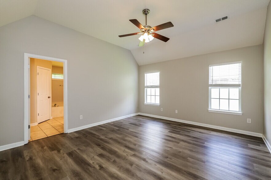 Building Photo - 2458 Kindlewood Dr