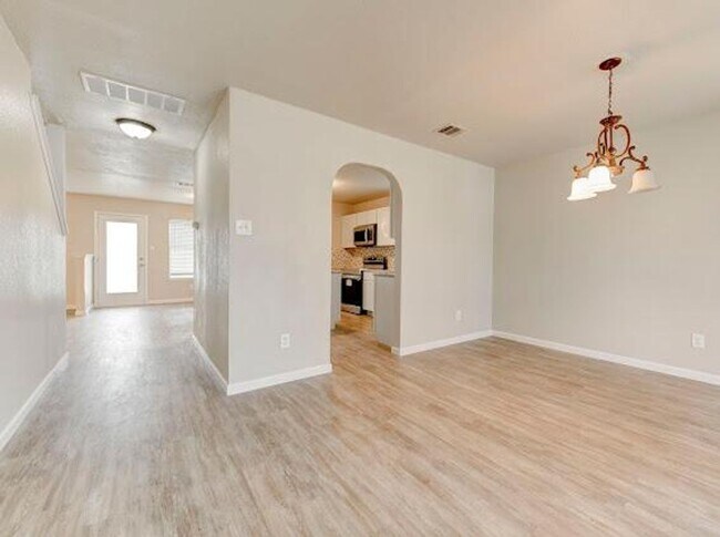 Building Photo - AVAILABLE SOON!