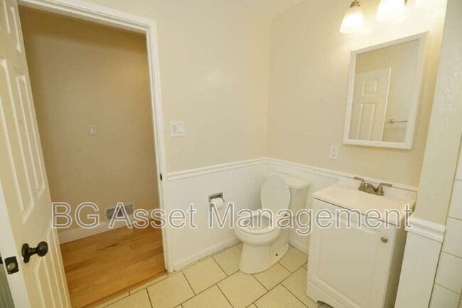Building Photo - 3830 Twin Oaks Way