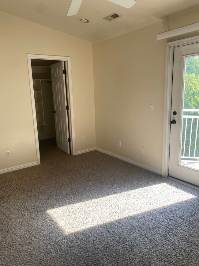 Building Photo - One Bedroom near Utah Valley Hospital, Provo Recreation Center, and BYU! | Available August 25th
