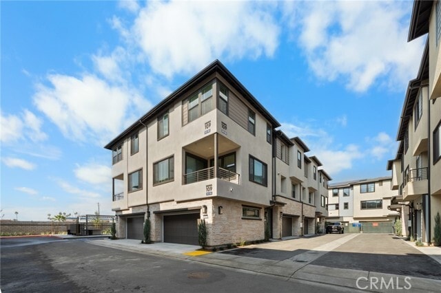 Building Photo - 109 S Laxore St