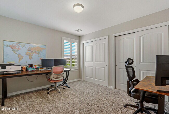 Building Photo - 672 La Entrada Cir