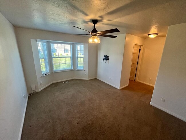 Building Photo - 2525 450 S