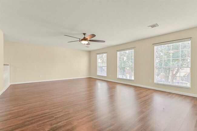 Building Photo - 313 Winding Oak Ln S