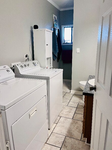 Building Photo - 400 S 1st St