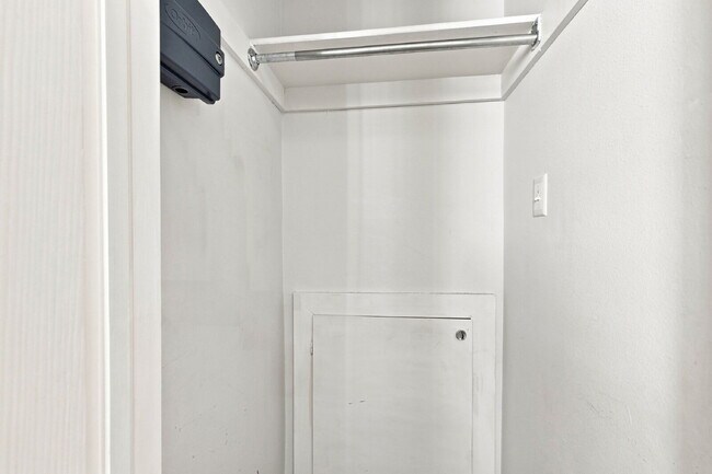 Building Photo - $1,895.95 3-bed, 1.5-bathroom located in Colorado Springs with a washer and dryer.