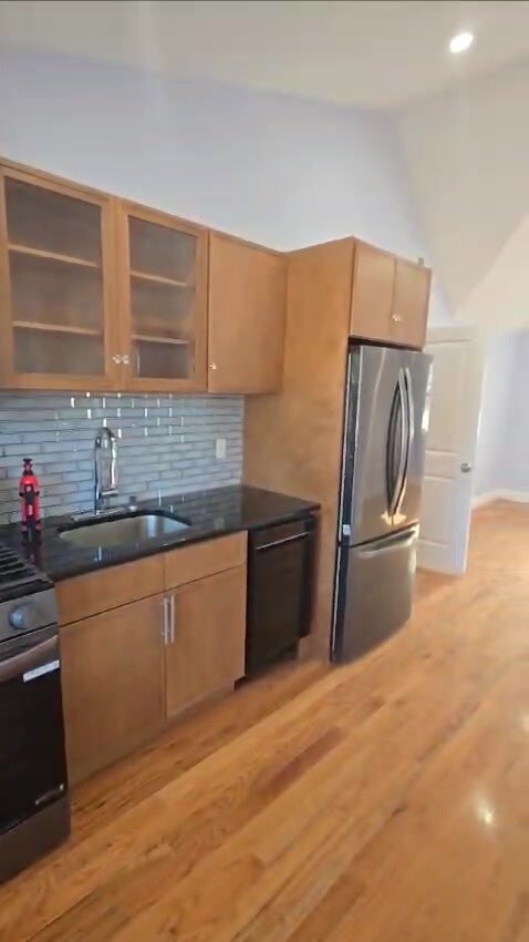 Building Photo - 16 Momm Ct