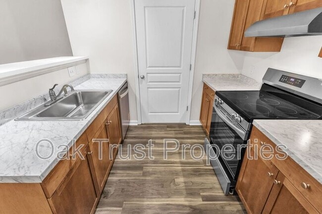 Building Photo - 100 Bucksley Ln