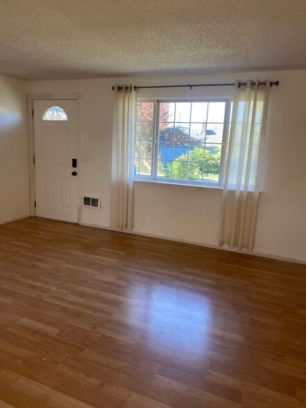 Building Photo - 1101 Hughes St