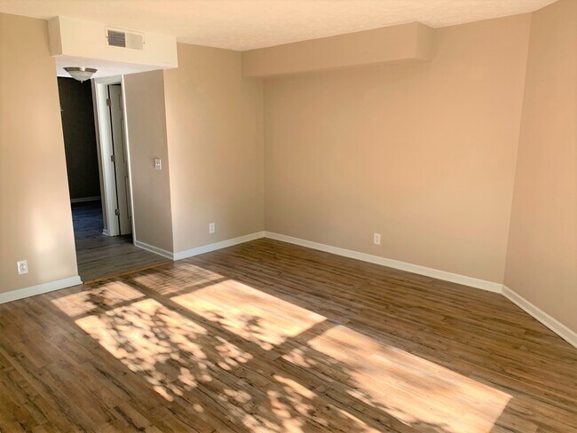 Family Room - 137 Colemont Dr