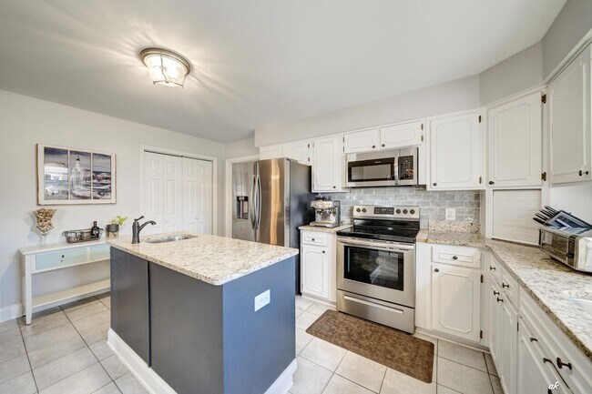 Building Photo - 707 Plantation Cir