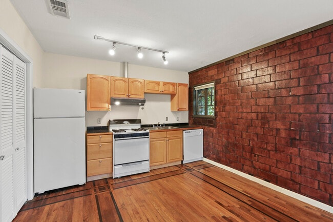 Building Photo - 405 N Prairie Ave
