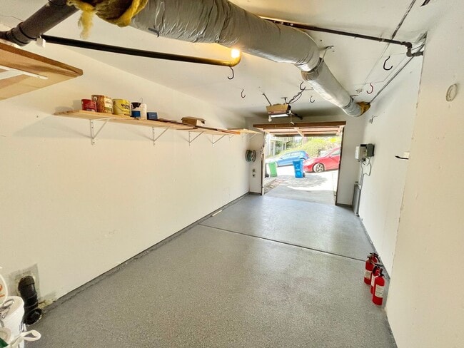 Building Photo - Spacious 3BR/2BA Potrero Hill Townhouse Ho...