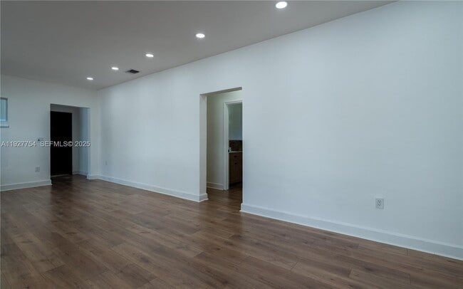 Building Photo - 426 SW 26th Rd