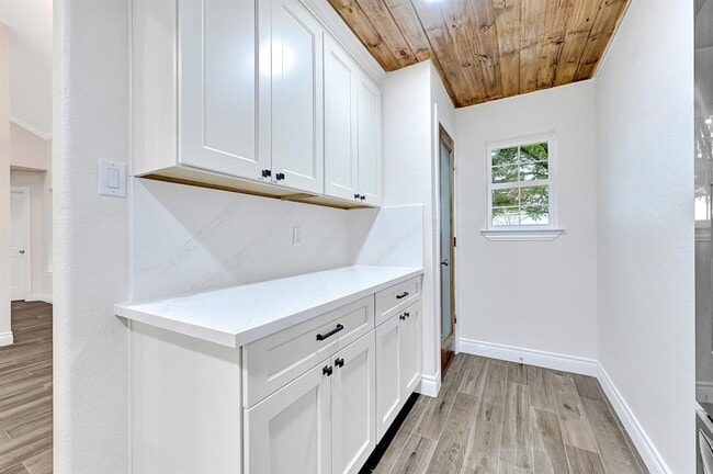 Building Photo - 14090 Waterview Dr