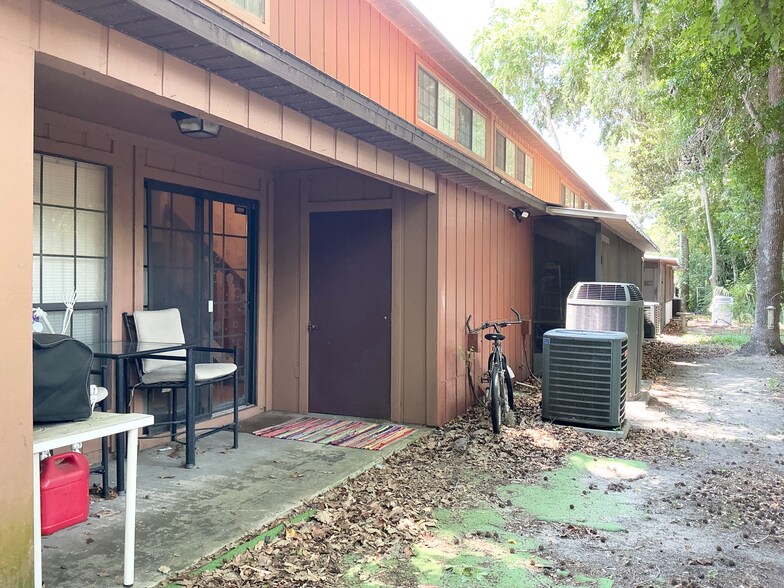Building Photo - 5724 SW 8th Pl