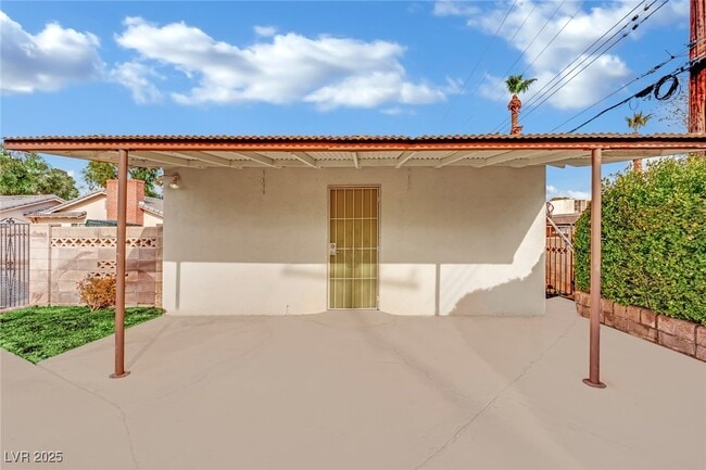 Building Photo - 1501 Strong Dr